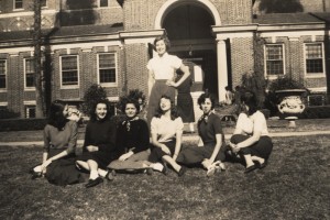 Mary Alyce and friends at Sophie Newcomb College